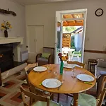 Maison De Plain-pied Avec Jardin Clos, Jeux Enfants, Velos, Animaux Acceptes, Proche Montbron - Fr-1-653-6 Holiday home