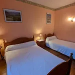 Maison De Plain-pied Avec Jardin Clos, Jeux Enfants, Velos, Animaux Acceptes, Proche Montbron - Fr-1-653-6 Vouthon