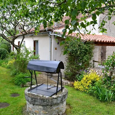 بيت للعطل Maison De Plain-pied Avec Jardin Clos, Jeux Enfants, Velos, Animaux Acceptes, Proche Montbron - Fr-1-653-6 *