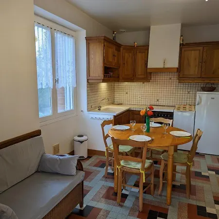 Maison De Plain-pied Avec Jardin Clos, Jeux Enfants, Velos, Animaux Acceptes, Proche Montbron - Fr-1-653-6 * Vouthon