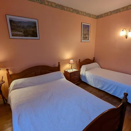 Maison De Plain-pied Avec Jardin Clos, Jeux Enfants, Velos, Animaux Acceptes, Proche Montbron - Fr-1-653-6 Vouthon