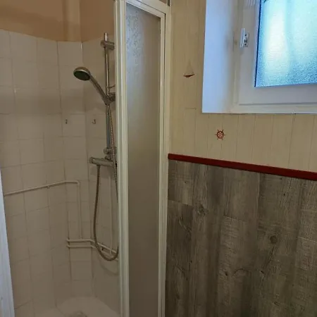 Maison De Plain-pied Avec Jardin Clos, Jeux Enfants, Velos, Animaux Acceptes, Proche Montbron - Fr-1-653-6 *