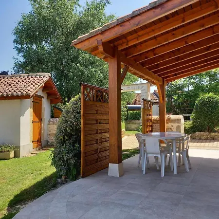 Maison De Plain-pied Avec Jardin Clos, Jeux Enfants, Velos, Animaux Acceptes, Proche Montbron - Fr-1-653-6 * Vouthon