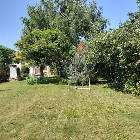 Maison De Plain-pied Avec Jardin Clos, Jeux Enfants, Velos, Animaux Acceptes, Proche Montbron - Fr-1-653-6 Vouthon