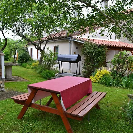 Maison De Plain-pied Avec Jardin Clos, Jeux Enfants, Velos, Animaux Acceptes, Proche Montbron - Fr-1-653-6