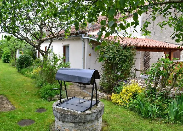 度假居 Maison De Plain-pied Avec Jardin Clos, Jeux Enfants, Velos, Animaux Acceptes, Proche Montbron - Fr-1-653-6 *