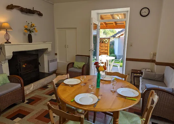 Maison De Plain-pied Avec Jardin Clos, Jeux Enfants, Velos, Animaux Acceptes, Proche Montbron - Fr-1-653-6 度假居