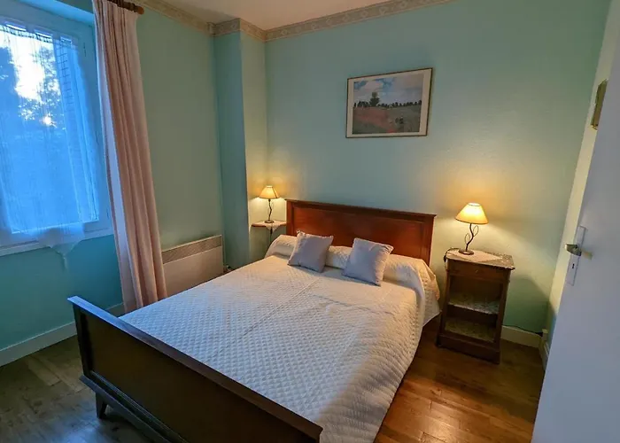 Maison De Plain-pied Avec Jardin Clos, Jeux Enfants, Velos, Animaux Acceptes, Proche Montbron - Fr-1-653-6 度假居 *