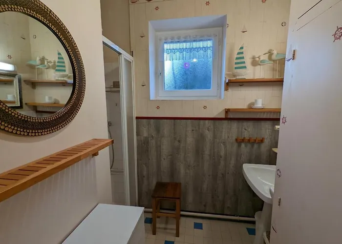 Maison De Plain-pied Avec Jardin Clos, Jeux Enfants, Velos, Animaux Acceptes, Proche Montbron - Fr-1-653-6 度假居 *