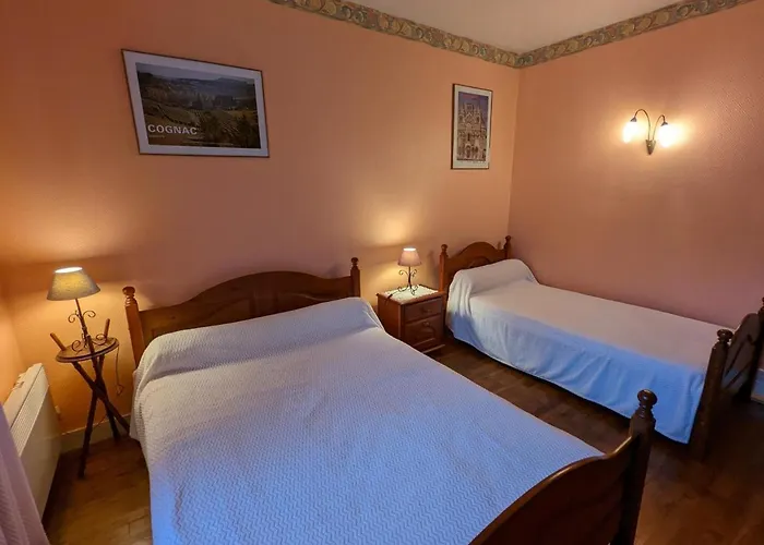 Maison De Plain-pied Avec Jardin Clos, Jeux Enfants, Velos, Animaux Acceptes, Proche Montbron - Fr-1-653-6 Vouthon