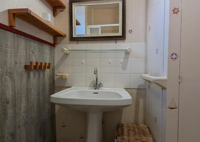 Maison De Plain-pied Avec Jardin Clos, Jeux Enfants, Velos, Animaux Acceptes, Proche Montbron - Fr-1-653-6