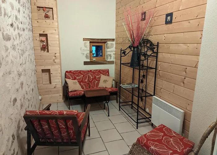 Maison De Plain-pied Avec Jardin Clos, Jeux Enfants, Velos, Animaux Acceptes, Proche Montbron - Fr-1-653-6 度假居