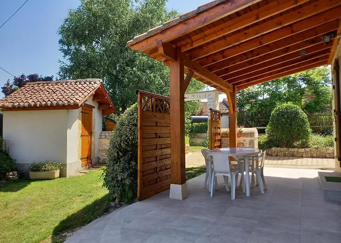 Maison De Plain-pied Avec Jardin Clos, Jeux Enfants, Velos, Animaux Acceptes, Proche Montbron - Fr-1-653-6 * Vouthon