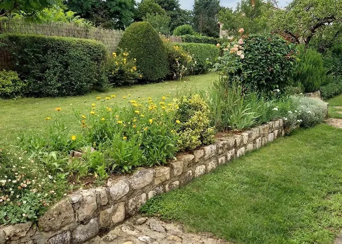 Maison De Plain-pied Avec Jardin Clos, Jeux Enfants, Velos, Animaux Acceptes, Proche Montbron - Fr-1-653-6 * Vouthon