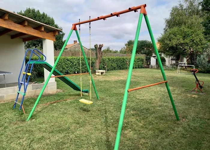 Maison De Plain-pied Avec Jardin Clos, Jeux Enfants, Velos, Animaux Acceptes, Proche Montbron - Fr-1-653-6 度假居 Vouthon